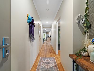 4 Dornoch Way, Meadow Springs WA 6210