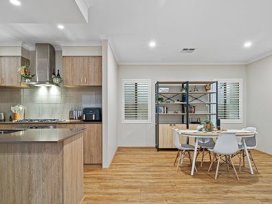 4 Dornoch Way, Meadow Springs WA 6210
