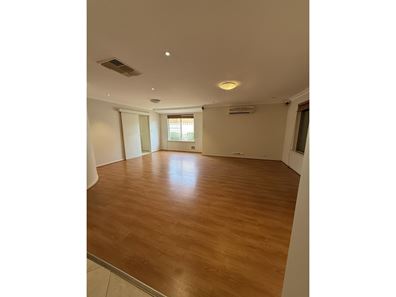 17 Meadowbrook Bvd, Dianella WA 6059