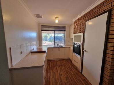 2A Broadhurst Cres, Bateman WA 6150