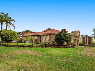 35 Woodbridge Drive, Cooloongup WA 6168