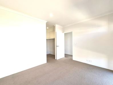 8 Flax Lily Street, Piara Waters WA 6112