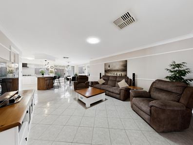 38 Cardiff Gate, Iluka WA 6028