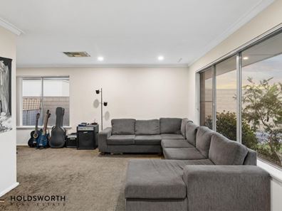 13 Dongara Street, Innaloo WA 6018