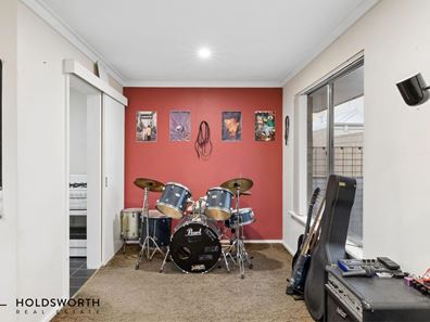13 Dongara Street, Innaloo WA 6018