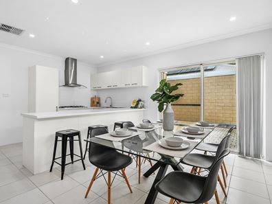 8A Cunnington Way, Queens Park WA 6107