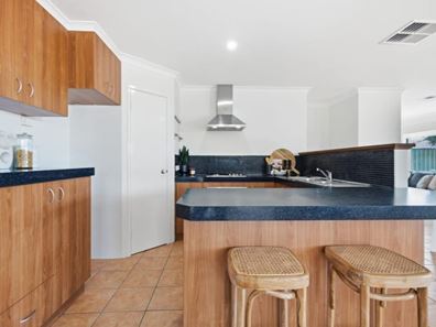 27 Thirlmere Way, High Wycombe WA 6057