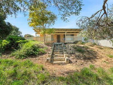 16 Parkway Gardens, Parmelia WA 6167