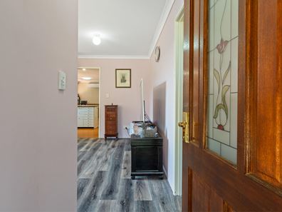 16 Parkway Gardens, Parmelia WA 6167