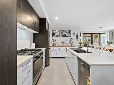 10 Pappinbarra Road, Lakelands WA 6180
