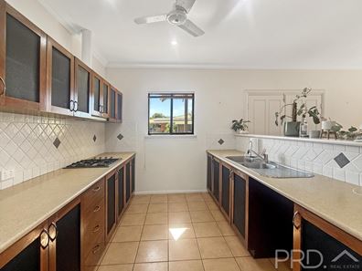 8 Koolinda Parade, Baynton WA 6714
