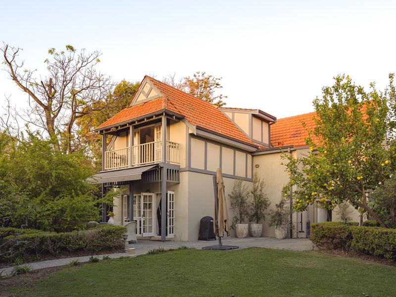 33 Wavell Road, Dalkeith WA 6009