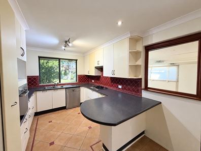 8 Bardley Road, Spencer Park WA 6330
