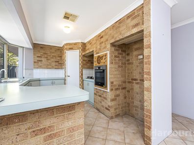 2/6 Seaton Close, Halls Head WA 6210