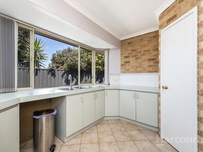 2/6 Seaton Close, Halls Head WA 6210