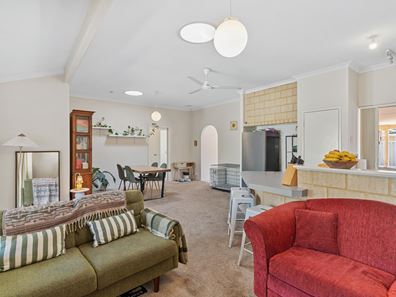 2/2 Oleander Place, Halls Head WA 6210