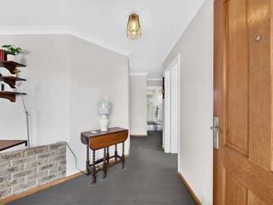 14 Lorikeet Loop, High Wycombe WA 6057