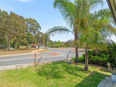 1 Jean Pierre Drive, Warnbro WA 6169
