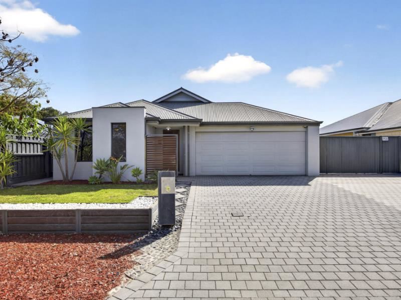 18 Jennapullin Cres, Ellenbrook WA 6069