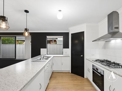 11 Gilman Court, Piara Waters WA 6112