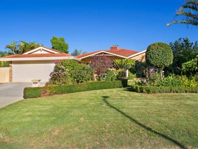 4 Redfern Close, Thornlie WA 6108