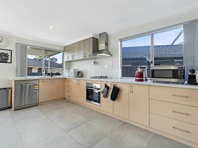 28 Camberley Street, Thornlie WA 6108