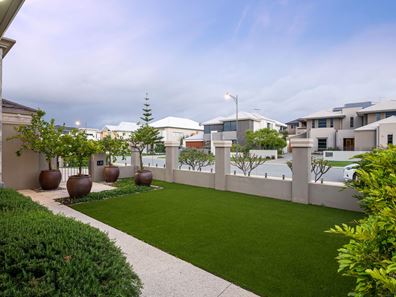 12 Romano Crescent, Iluka WA 6028