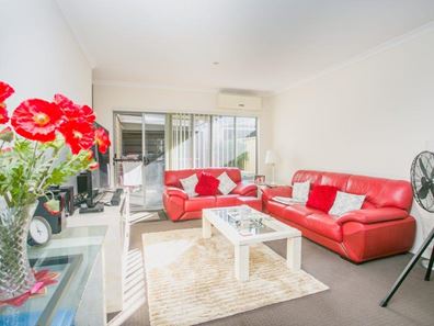 18 Nashville Loop, Currambine WA 6028