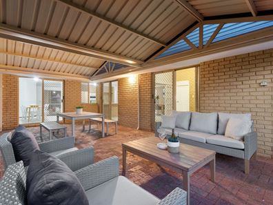 25 Merrifield Circle, Leeming WA 6149