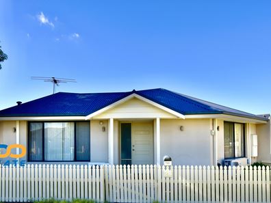 28 Robertsbridge Road, Nollamara WA 6061