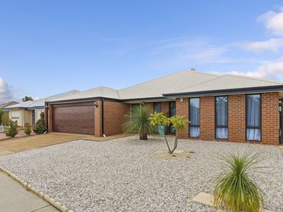 6 Milagro Fairway, Seville Grove WA 6112