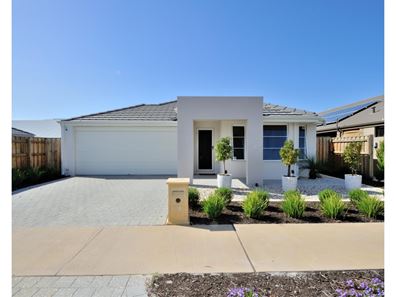 18 Pineroo Terrace, Ellenbrook WA 6069