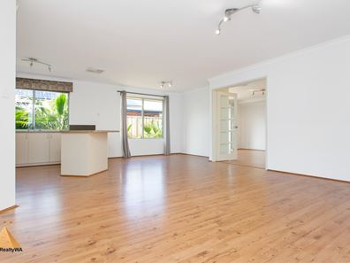 31 Urquhart Court, Canning Vale WA 6155