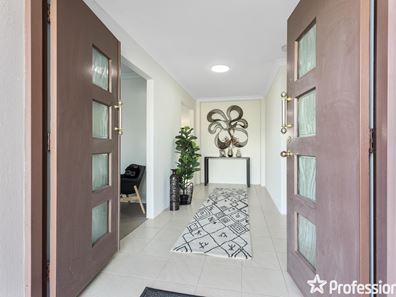 2 Pilkington Street, Canning Vale WA 6155