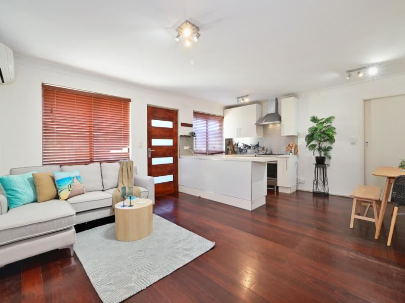 2/228 West Coast Highway, Scarborough