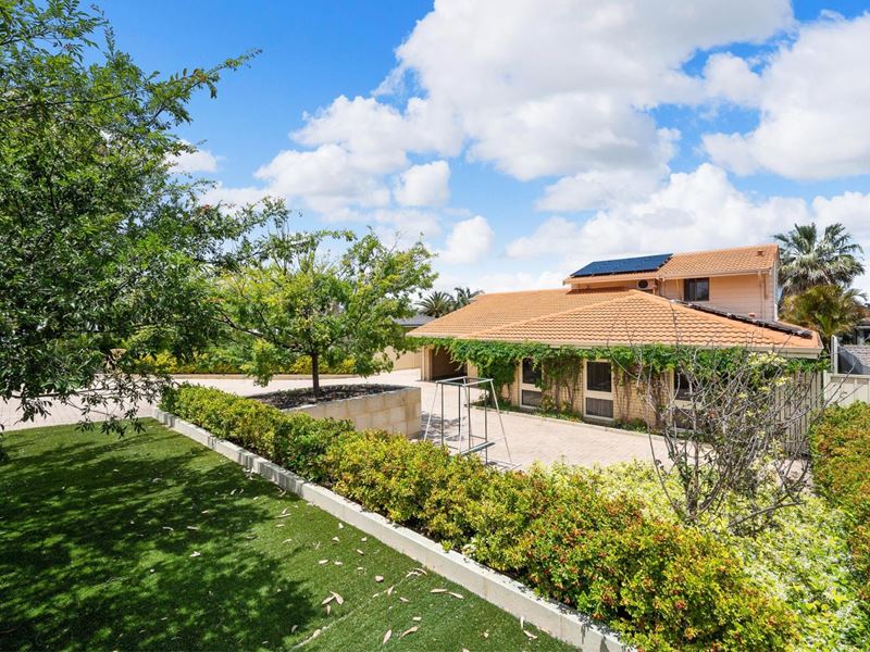 16 Addison Way, Warwick