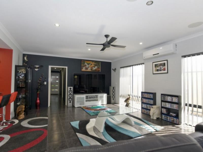7/323 Pebble Beach Boulevard, Meadow Springs
