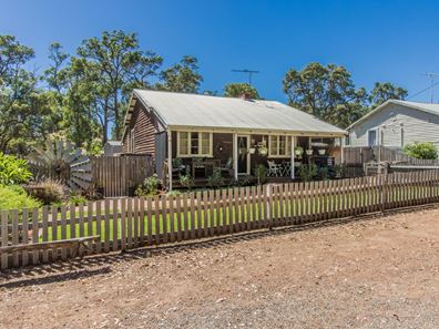 10 Staff Street, Jarrahdale WA 6124