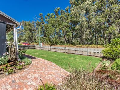 10 Staff Street, Jarrahdale WA 6124