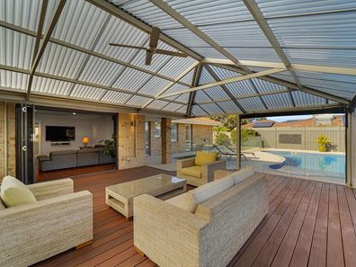 56 Castlecrag Drive, Kallaroo WA 6025