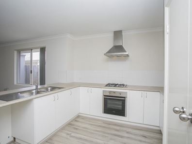 304 Peelwood Parade, Halls Head WA 6210