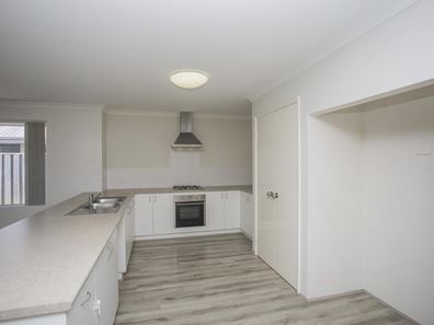 304 Peelwood Parade, Halls Head WA 6210