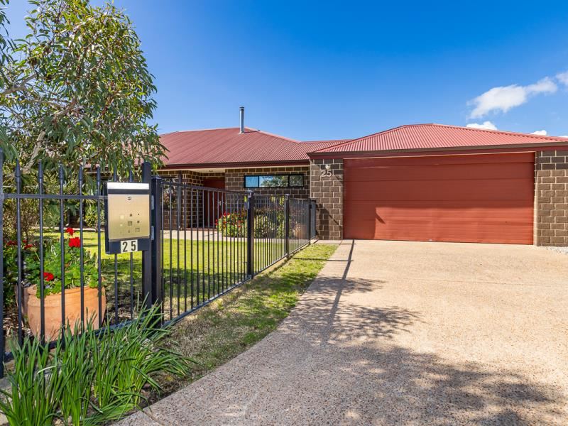 25 Henslagh Turn, Australind WA 6233