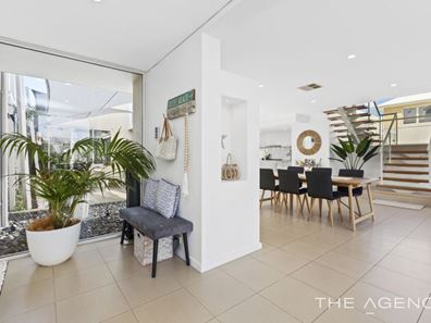 8 Oahu Gardens, Hillarys WA 6025