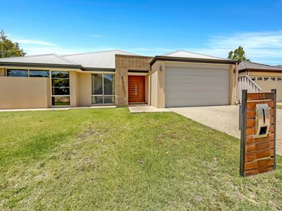 13 Zaragoza Drive, Port Kennedy WA 6172