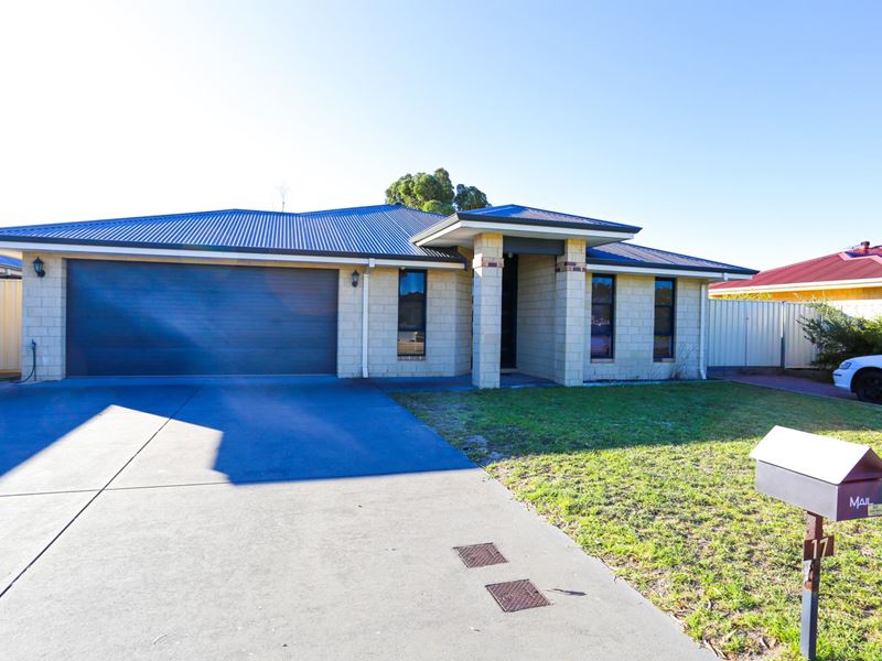 17 Cannes Parade, Castletown