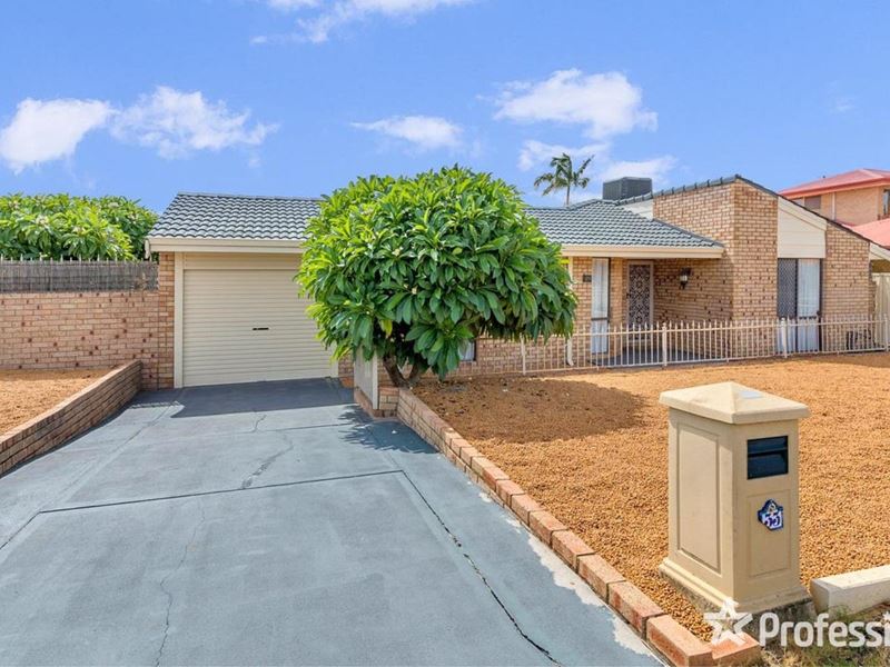 33 Forest Lakes Drive, Thornlie