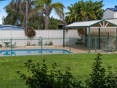 4 Maroonah Road, Golden Bay WA 6174