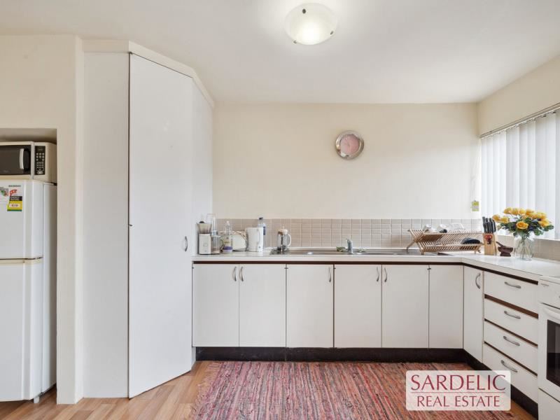 2/373 Canning Highway, Como