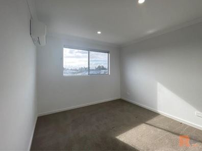 15/2 Delaronde Drive, Success WA 6164